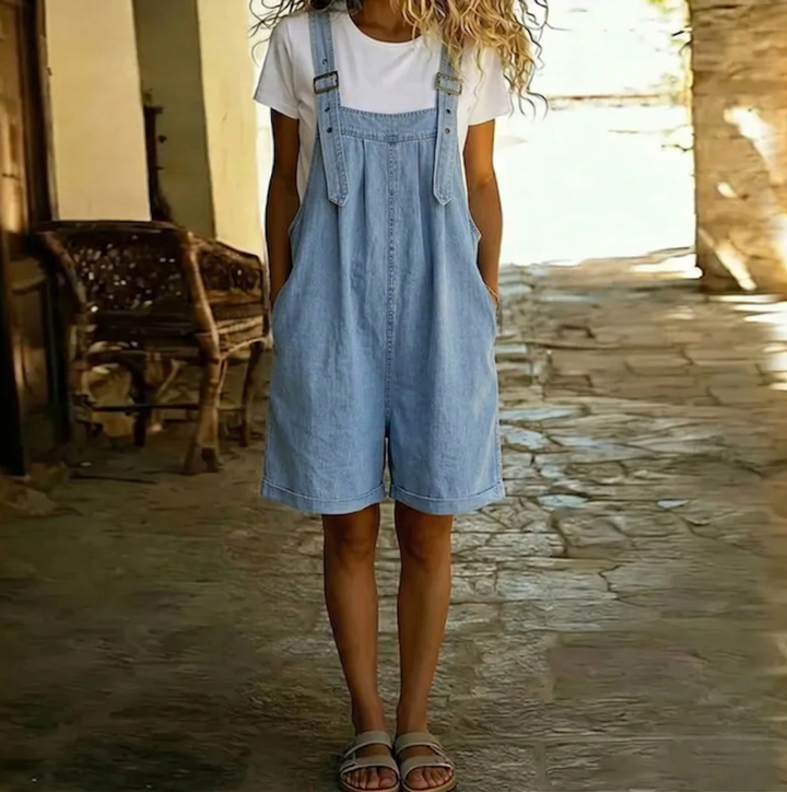 Clara | Short denim dungarees in light blue with a vintage washed finish