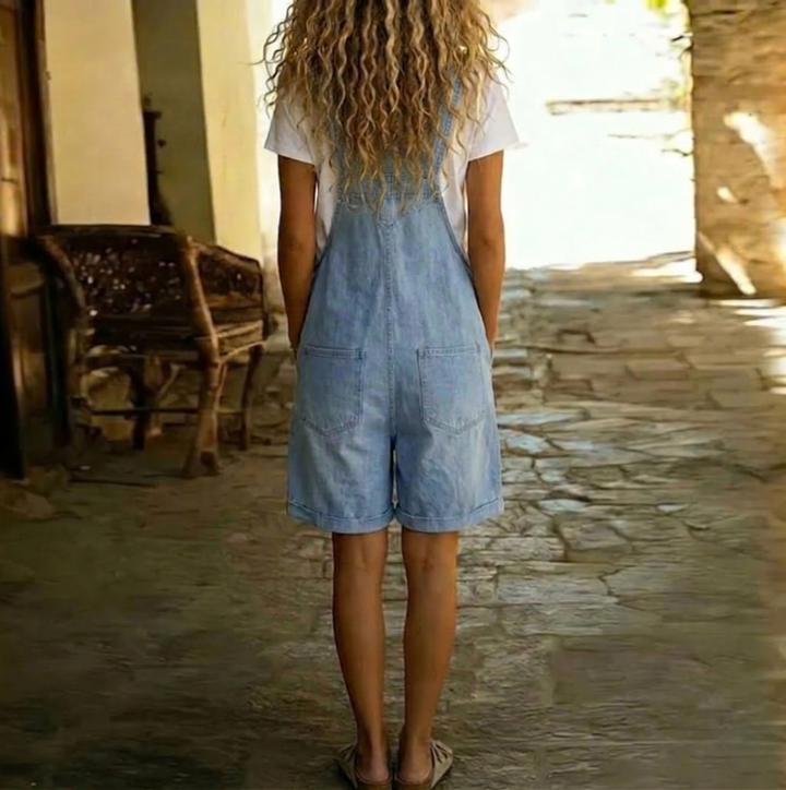 Clara | Short denim dungarees in light blue with a vintage washed finish
