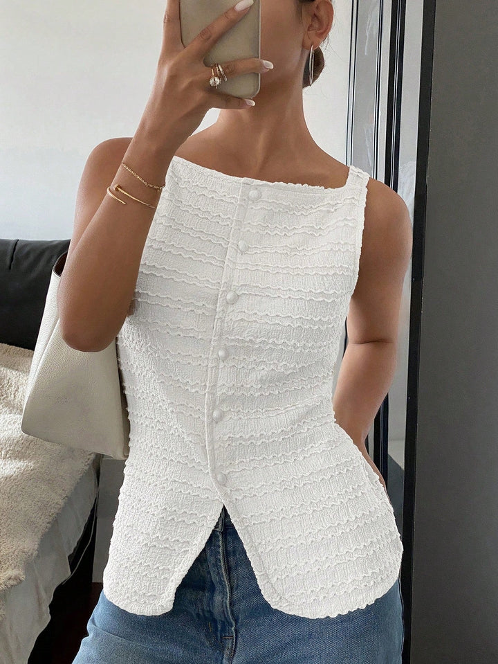 Queenie - Classy Button Front Sleeveless Outerwear Vest